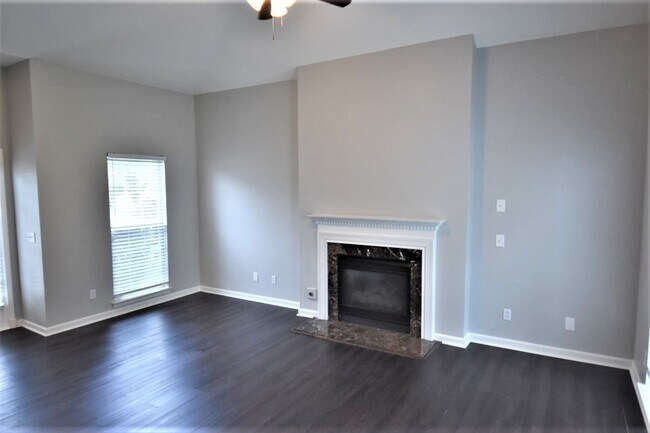 Foto del edificio - 6215 Harburn Forest Dr