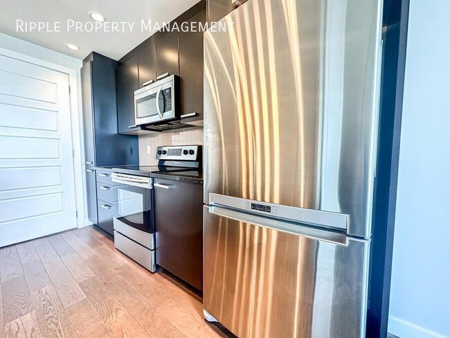 Building Photo - GORGEOUS 1 BED/ 1 BATH CONDO IN THE COMMUNITY OF VICTORIA PARK