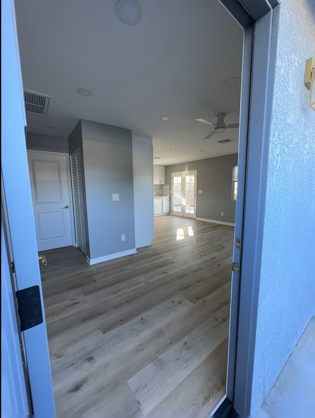 Foto del edificio - 13809 Actina Ave