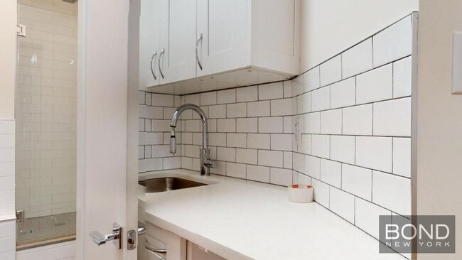 Building Photo - 592 Amsterdam Ave