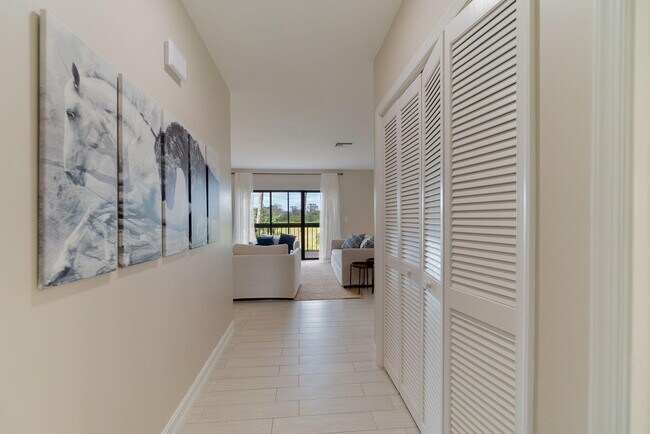 Foto del edificio - 11355 Pond View Dr