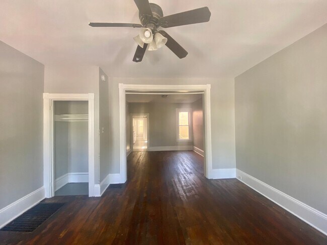 Building Photo - Amazing 5 BR/1BA home in Lancaster City.