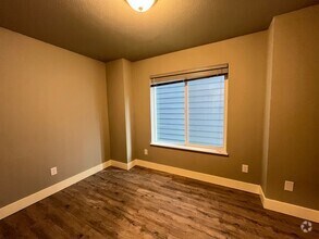 Building Photo - 13204 NE Glisan St