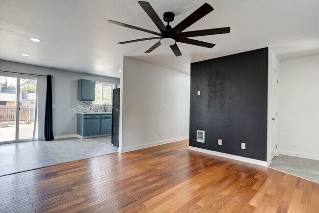 Foto del edificio - Charming 2-Bedroom Home with Spacious Back...