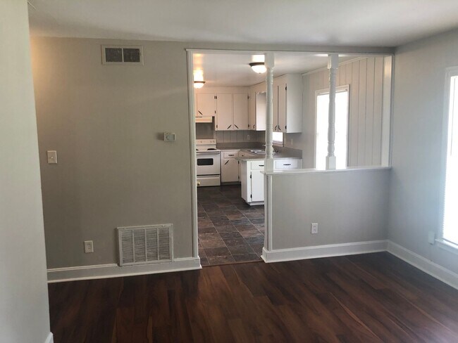 Foto del edificio - 3024-3026 Amity Garden Duplex