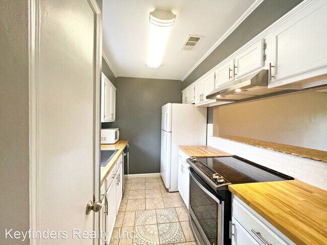 Building Photo - 2 br, 2.5 bath House - 4406 Stumberg Lane