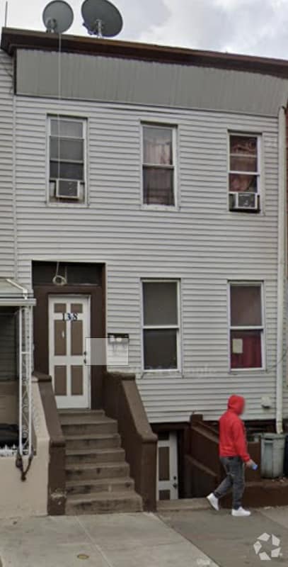 Building Photo - 138-139 9th St