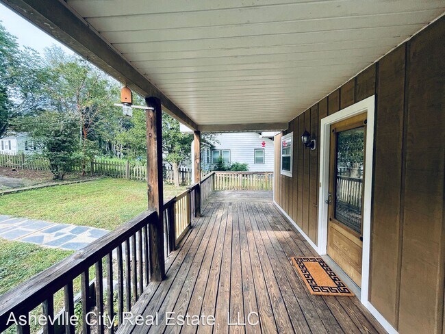 Building Photo - 3 br, 2 bath House - 17 Maple Lane