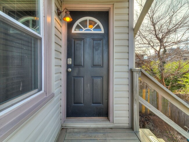 Building Photo - Charming 1 bed | 1 bath in great location