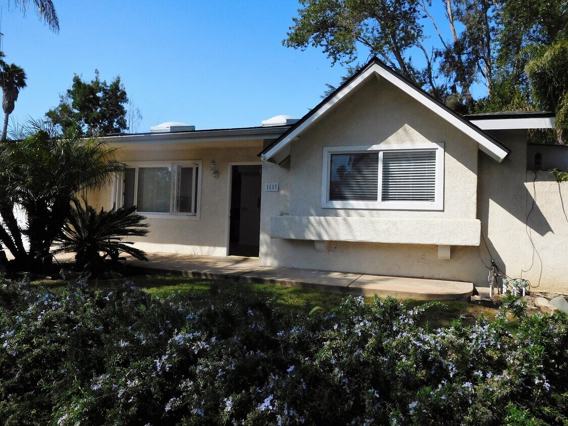 Foto principal - Updated 3 Bedroom, 3 Bathroom Garden House...