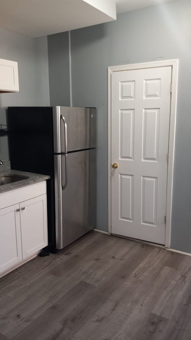 Building Photo - 1 Bedroom 1 Bathroom