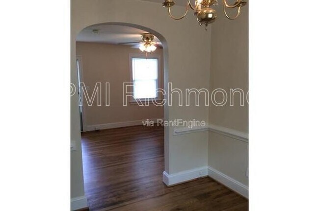 Building Photo - 2705 Dellrose Ave