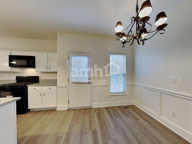 Foto del edificio - 2023 Jerimouth Dr