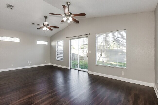 Foto del edificio - 1717 Tarah Trace Dr