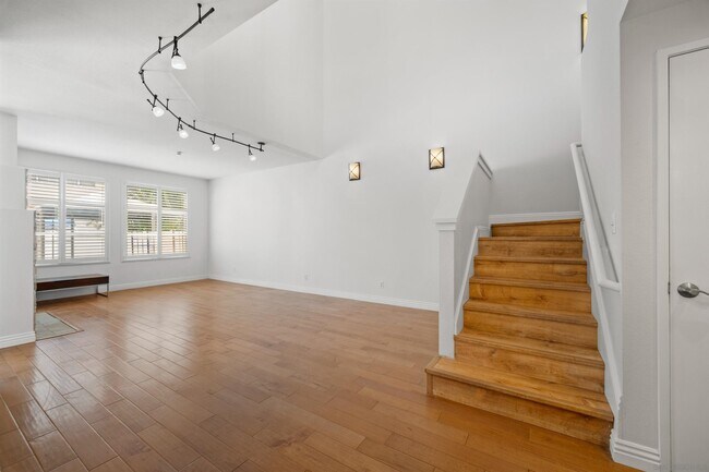 Building Photo - 1375 Serena Cir
