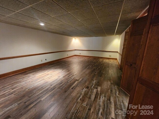 Foto del edificio - 9000 Oakridge Dr