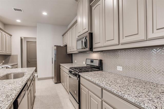 Foto del edificio - 7685 Regal Ln