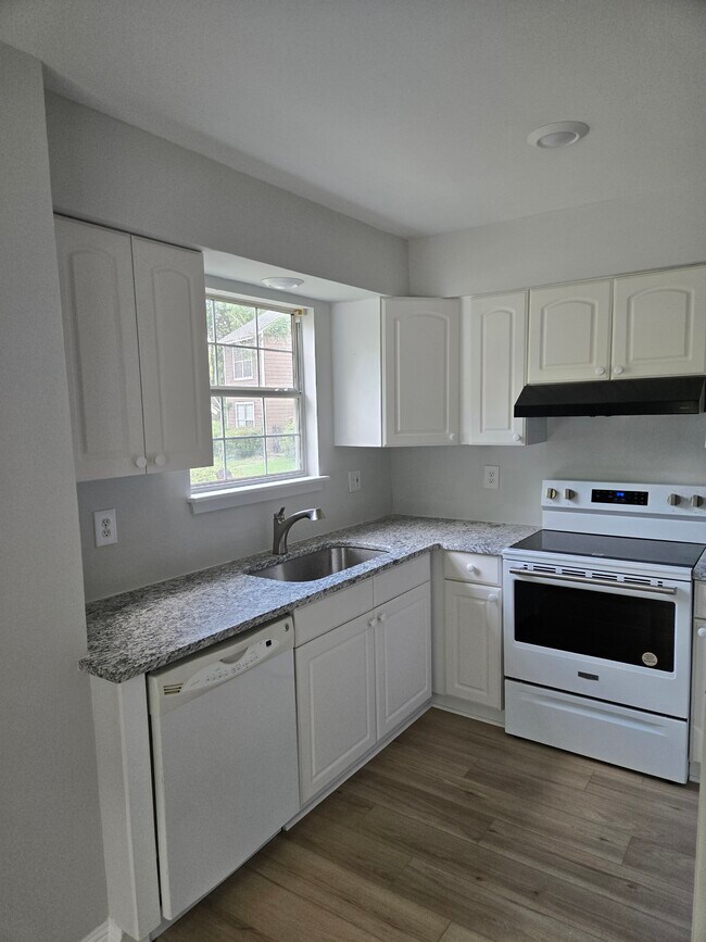 Building Photo - 126 Luden Dr