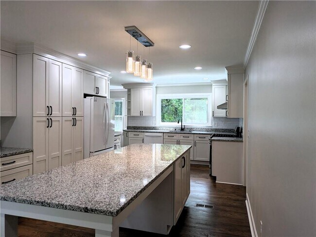 Foto del edificio - 220 Indian Hills Ct