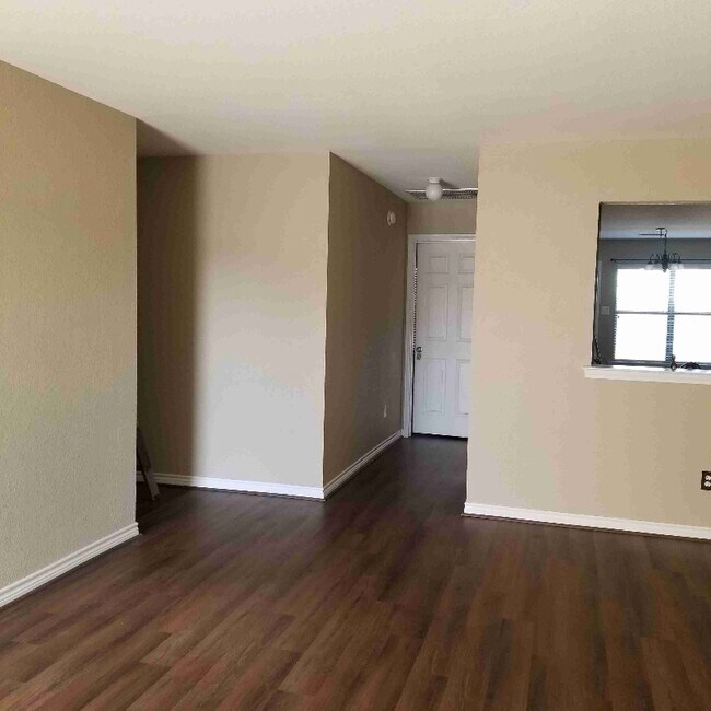 Building Photo - 5009 Blue Haven Dr