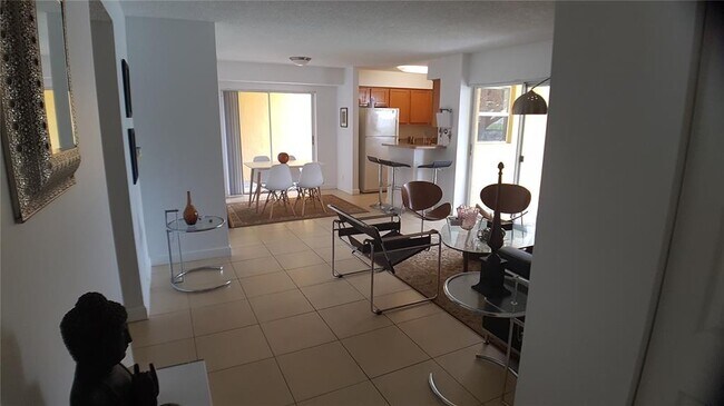 Foto del edificio - 7640 Westwood Dr