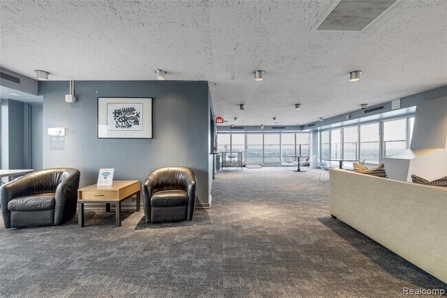 Foto del edificio - 8200 E Jefferson Ave