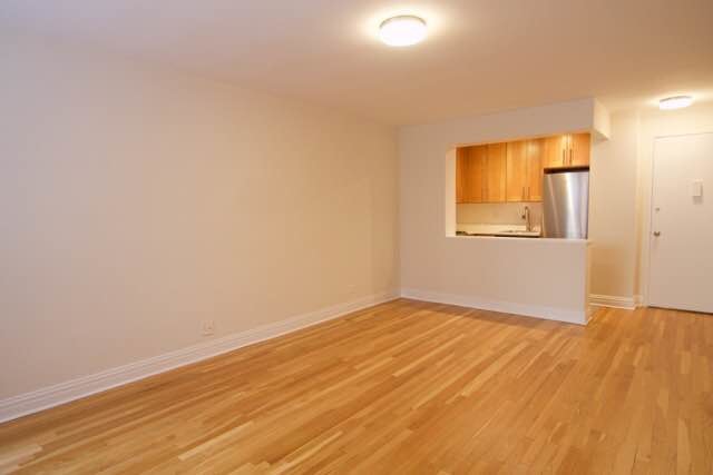 Primary Photo - 305 W 13th St