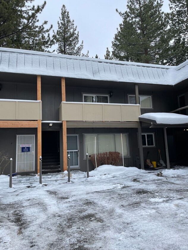 Foto principal - Upstairs Condo - 2 Bedroom, 1 Bath with Ca...