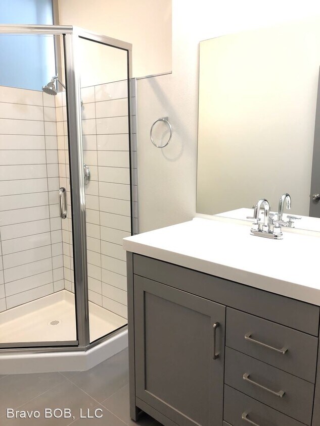 Foto principal - 1216-1220 E Remington Ct