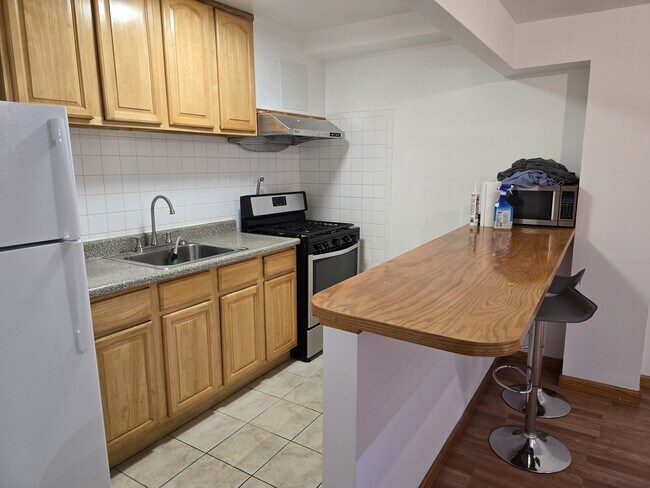 Foto del edificio - 5052 69th St