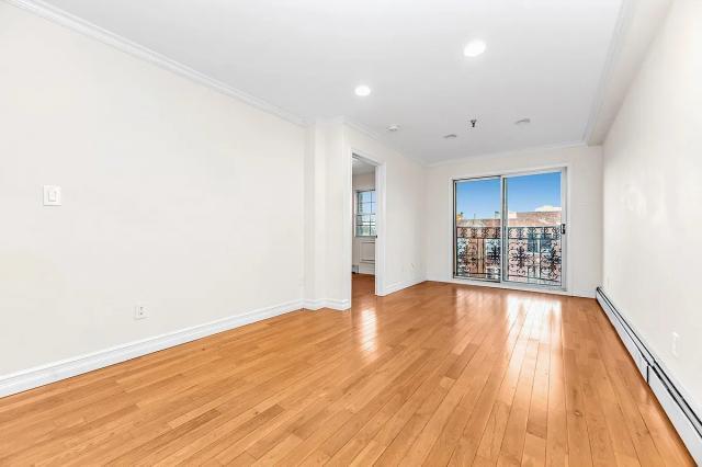 Foto del edificio - 3 bedroom in ASTORIA NY 11102