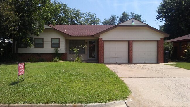 Foto del edificio - Newly remodeled 2 bed, 2 bath, 2 car garag...