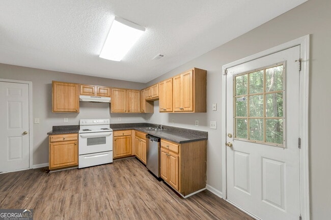 Building Photo - 45 Mineral Springs Ln