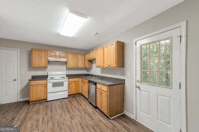 Foto del edificio - 45 Mineral Springs Ln