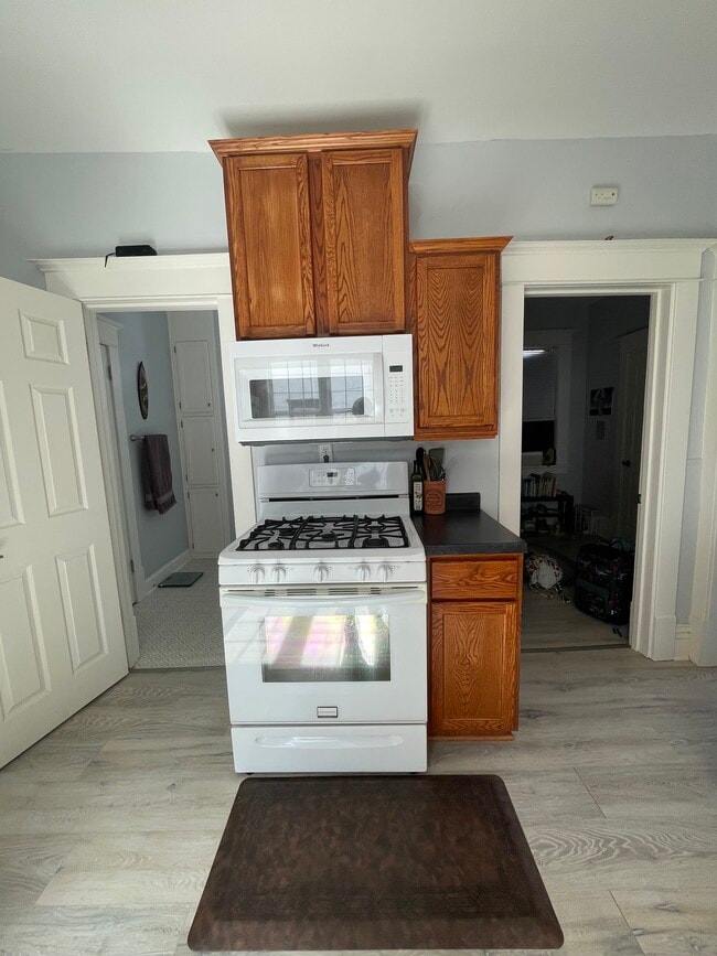 Kitchen - 641 Fillmore St NE