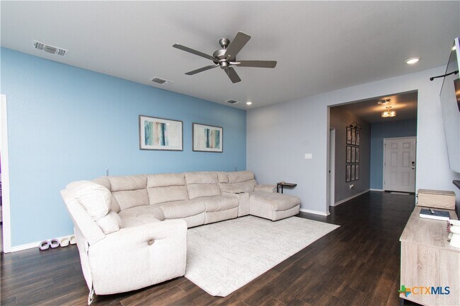 Foto del edificio - 6603 Cassidy Ln