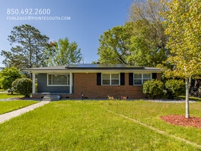 Building Photo - 1102 E Texar Dr