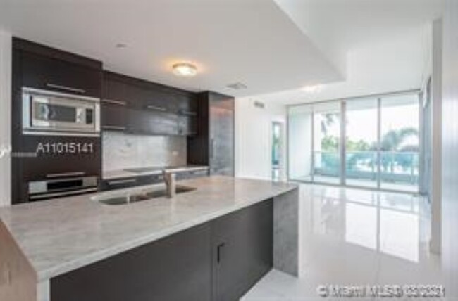 Building Photo - 900 Biscayne Blvd