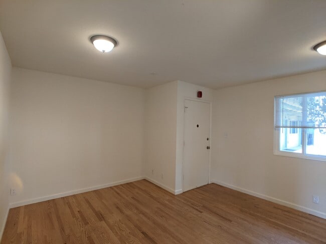 Building Photo - 2117 Haste St