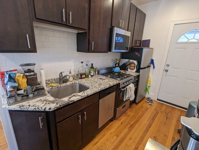 Foto del edificio - 6439 N. Newgard