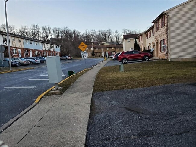 Building Photo - 511 Old Forge Dr