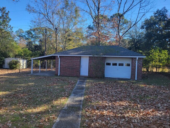 Building Photo - 3 Bedroom 2 Bath Newly Renovated House For...