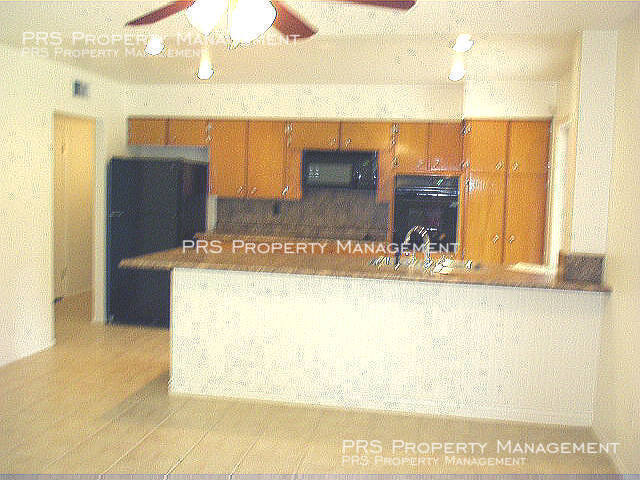 Foto del edificio - 233 E Erie Dr