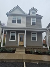 Building Photo - 1375 Belfair St