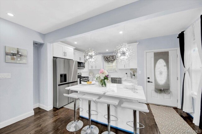 Building Photo - 75 W Kingsbridge Rd