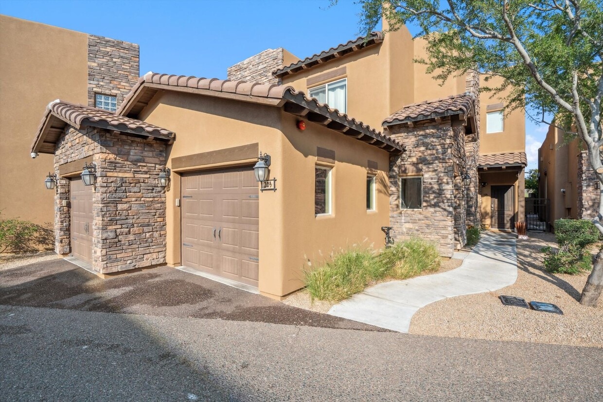 Primary Photo - 3 bedroom 2 Bathroom Rancho Verde Del Rio ...
