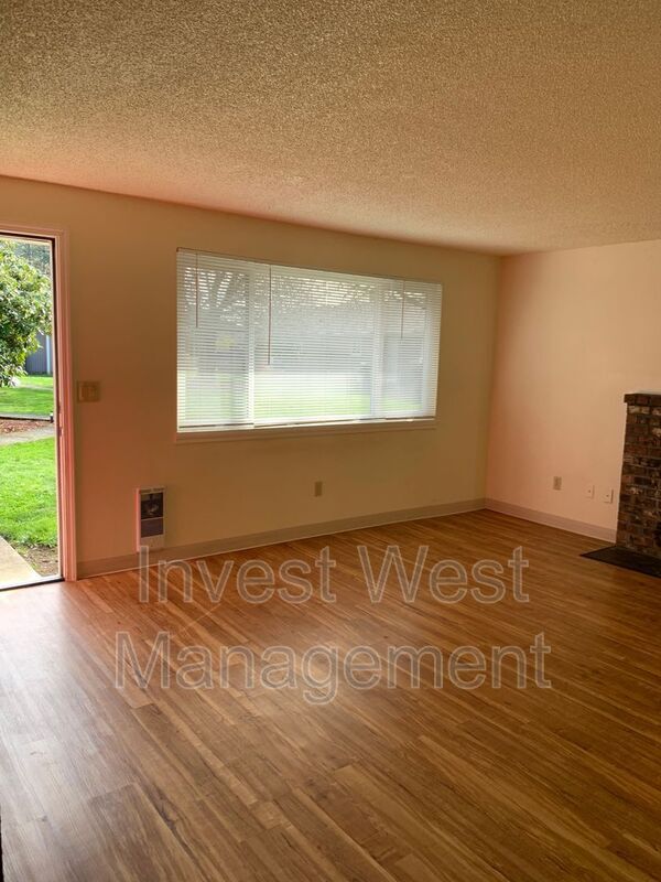 Building Photo - 14608 NE Coast Pine Ct