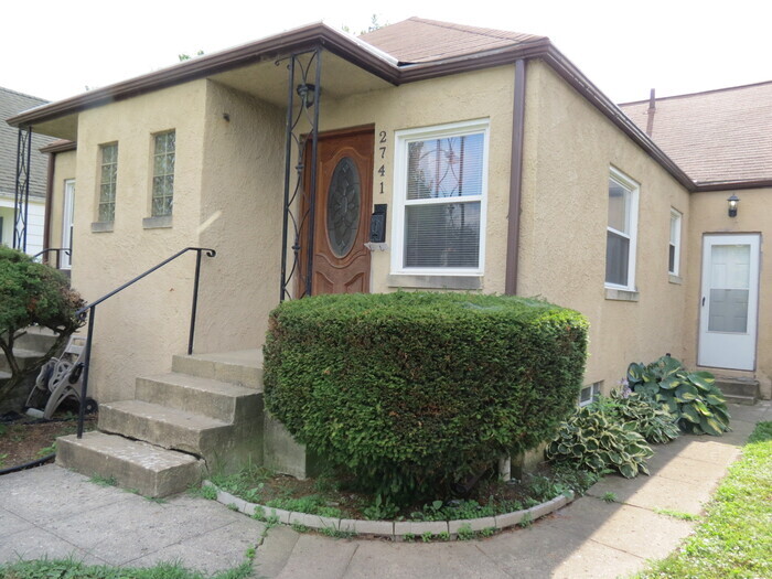 Primary Photo - 2741 Thorndale Ave