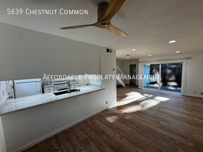 Building Photo - 5639 Chestnut Common