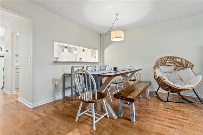 Building Photo - 1096 Chinook St